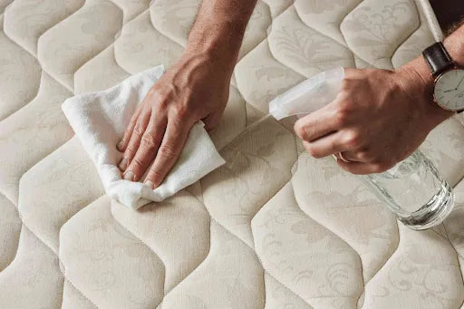 7 Cara Ampuh Mengatasi Springbed Bau Agar Tidur Lebih Nyaman