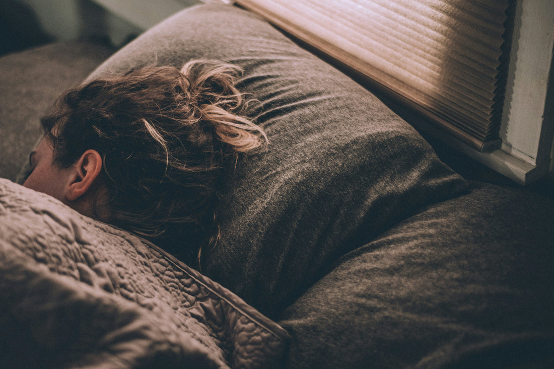 Posisi Tidur Saat Asam Lambung Naik yang Tepat agar Tidur Makin Nyenyak